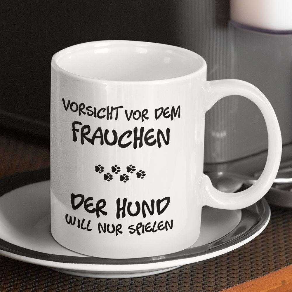 Vorsicht vor dem Frauchen der Hund will nur spielen - Keramiktasse