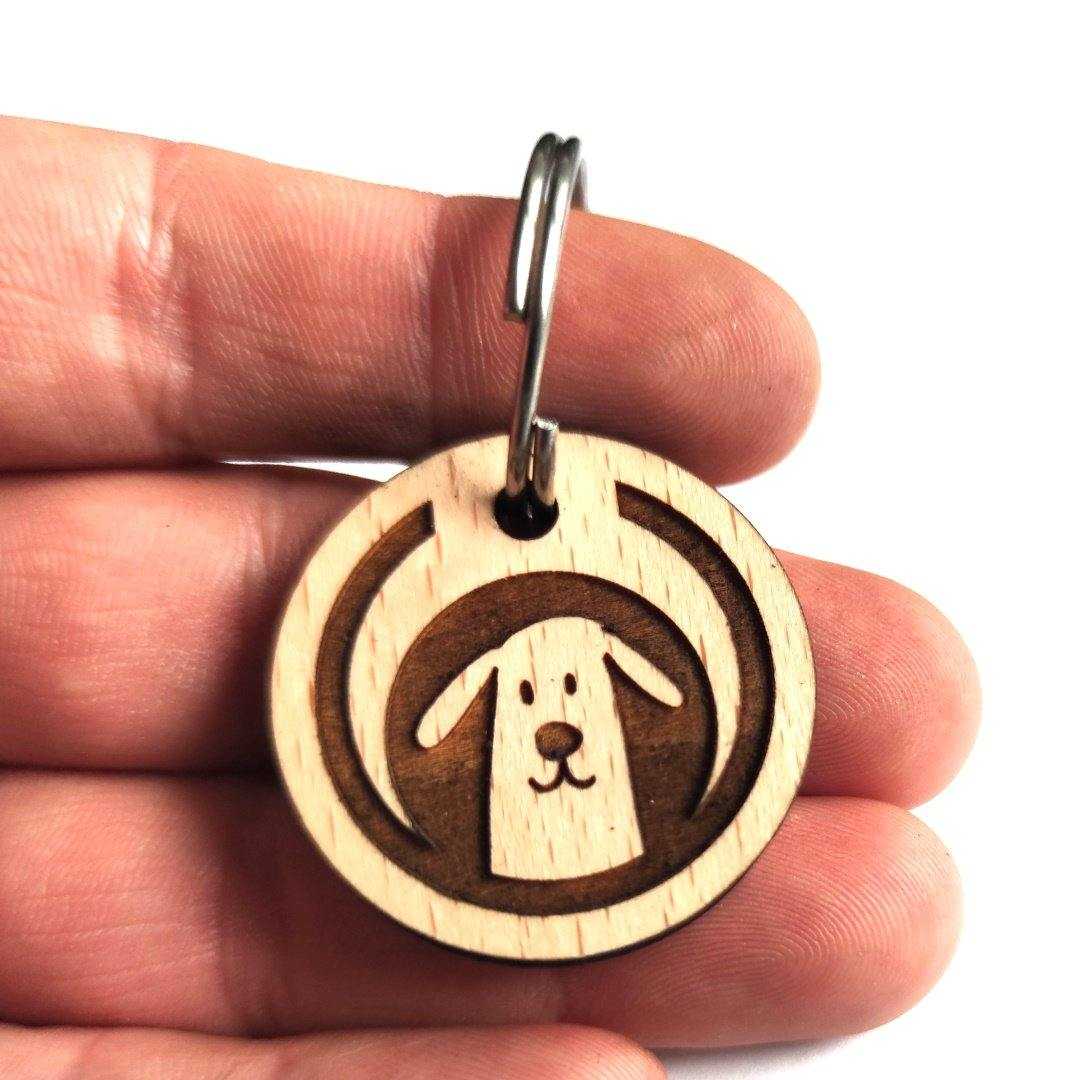 Niedlicher Hund mit Schlappohren runder Schlüsselanhänger Buchenholz